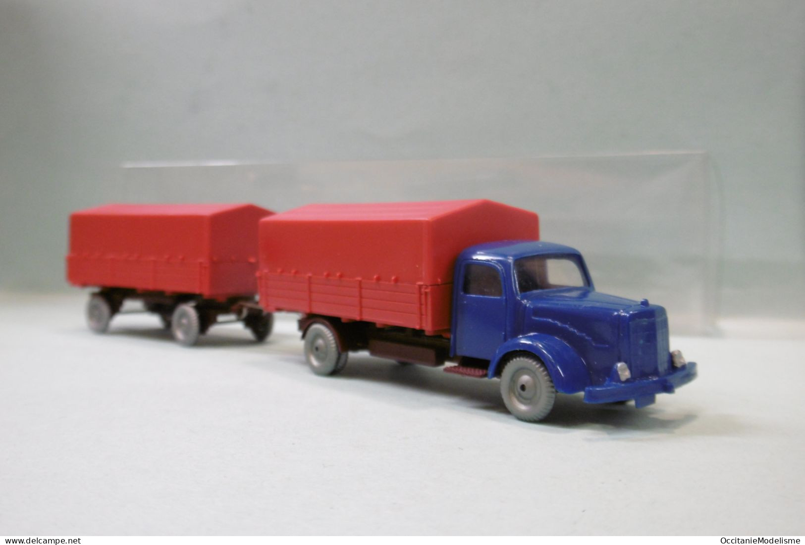 IMU - Camion MERCEDES 5000 + Remorque Bleu Bâche Rouge HO 1/87 - Véhicules Routiers