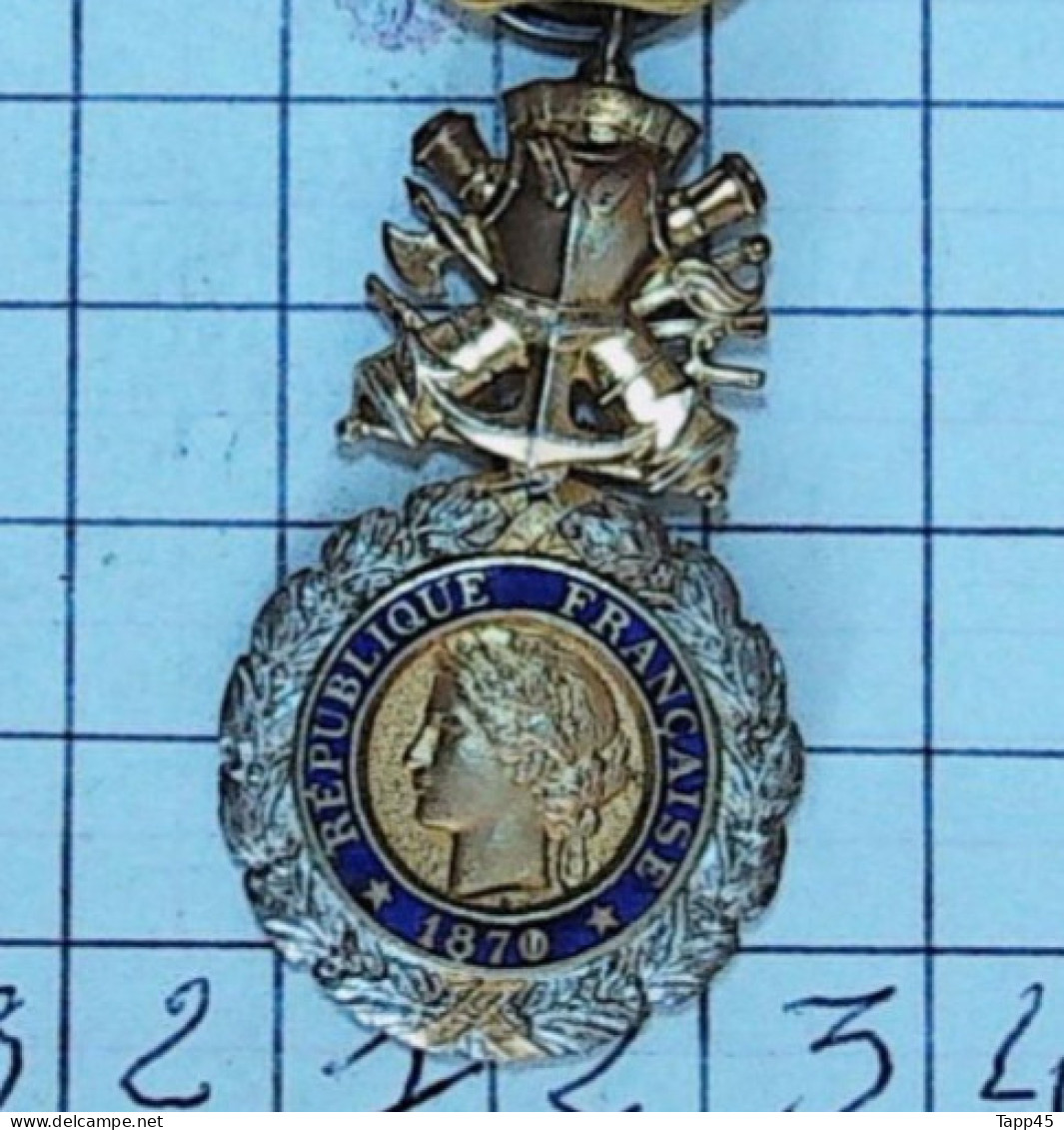 T 3/ PL 5/ 2 >Médailles & Décorations >France > Valeur Et Discipline 1870  > - Voor 1871