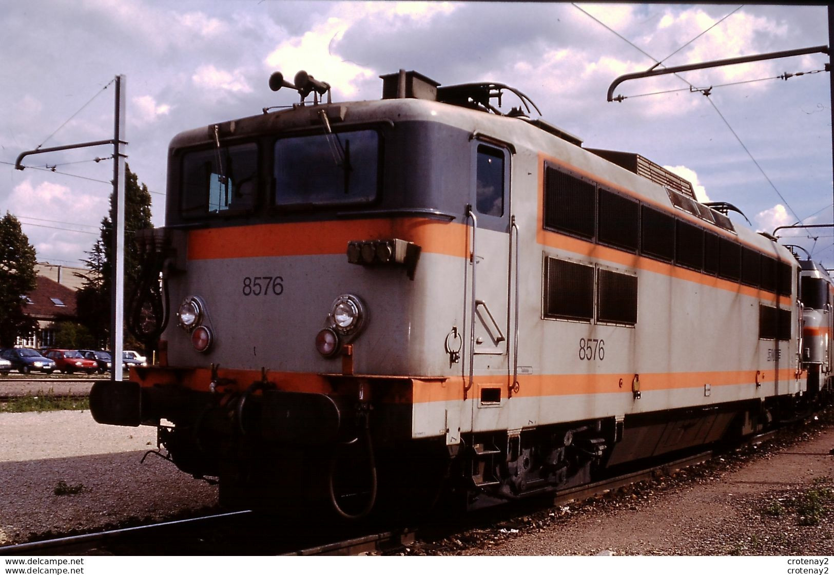 Photo Diapo Diapositive Slide Train Wagon Locomotive Electrique SNCF BB 8576 à VSG Le 28/08/1996 VOIR ZOOM - Diapositives