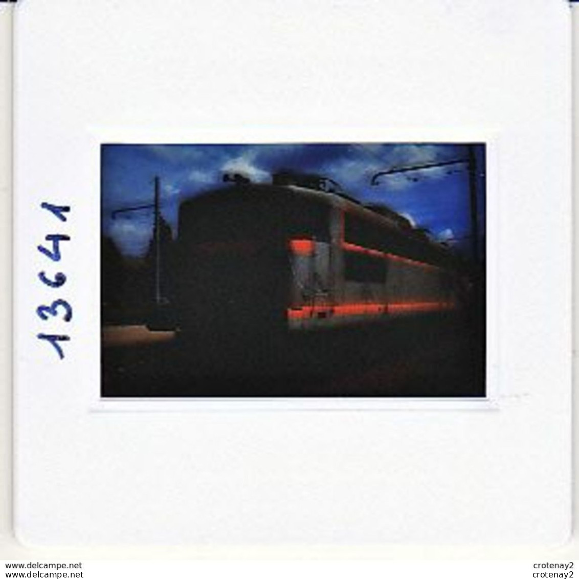 Photo Diapo Diapositive Slide Train Wagon Locomotive Electrique SNCF BB 8576 à VSG Le 28/08/1996 VOIR ZOOM - Diapositives