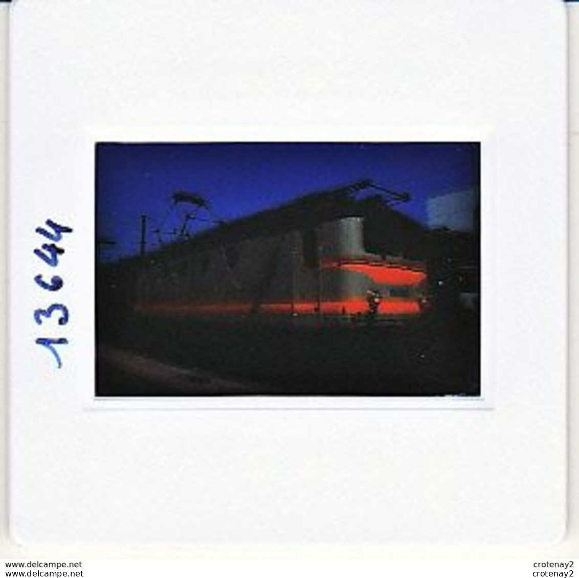 Photo Diapo Diapositive Slide Train Wagon Locomotive Electrique SNCF BB 80003 à PARIS SO Le 04/09/1996 VOIR ZOOM - Diapositives