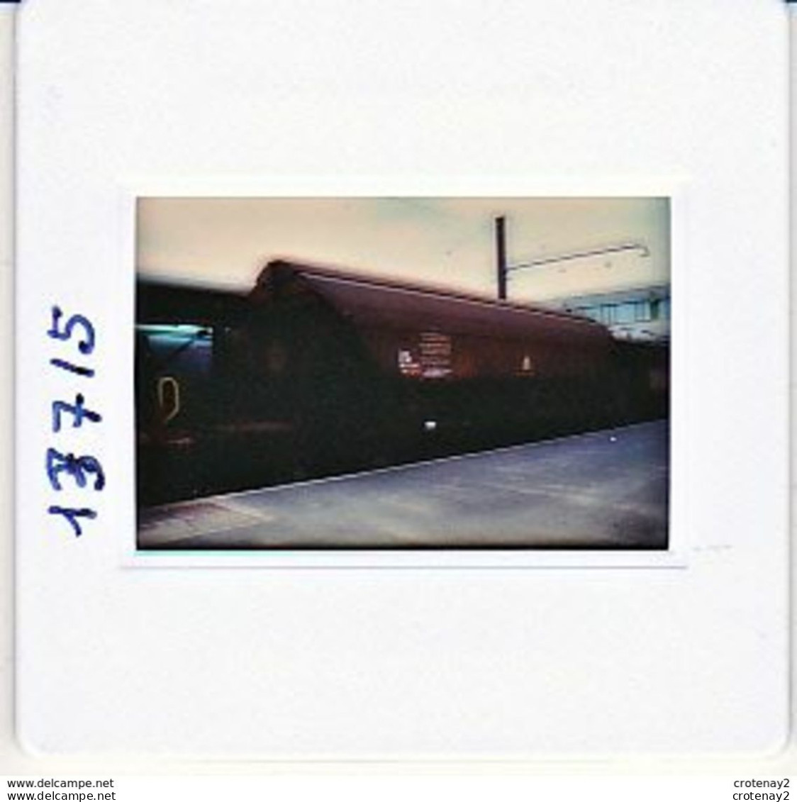 Photo Diapo Diapositive Slide Train Wagon Locomotive Wagon Trémie SNCF Le 13/09/1996 VOIR ZOOM - Diapositives