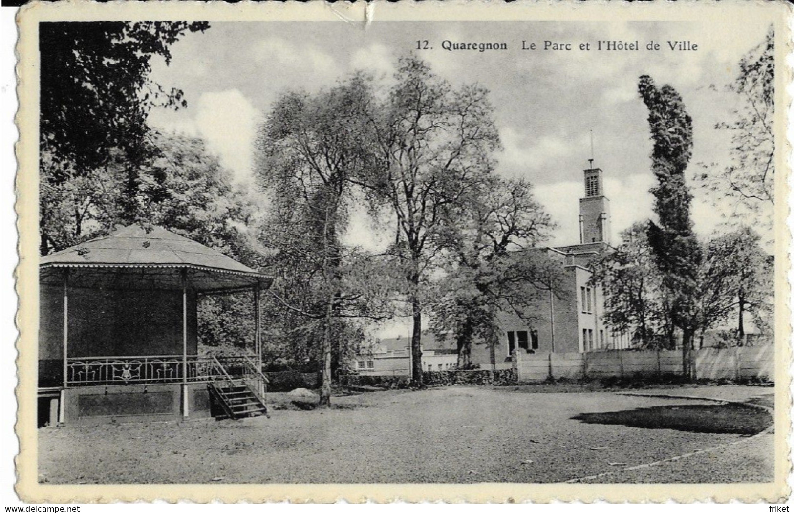 - 3218 - QUAREGNON  Le Parc Et L'Hotel De Ville  , Petit Kiosque ( Etat Voir Scan ) - Quaregnon