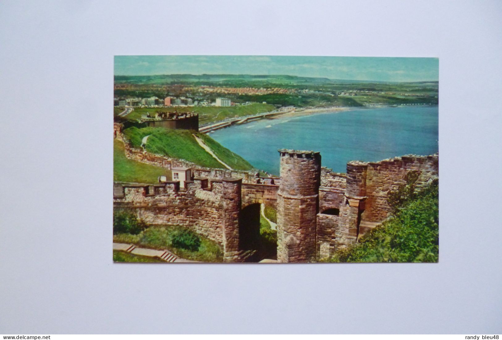 SCARBOROUGT  - Castle Walls And Nord Bay   -  Angleterre - Scarborough