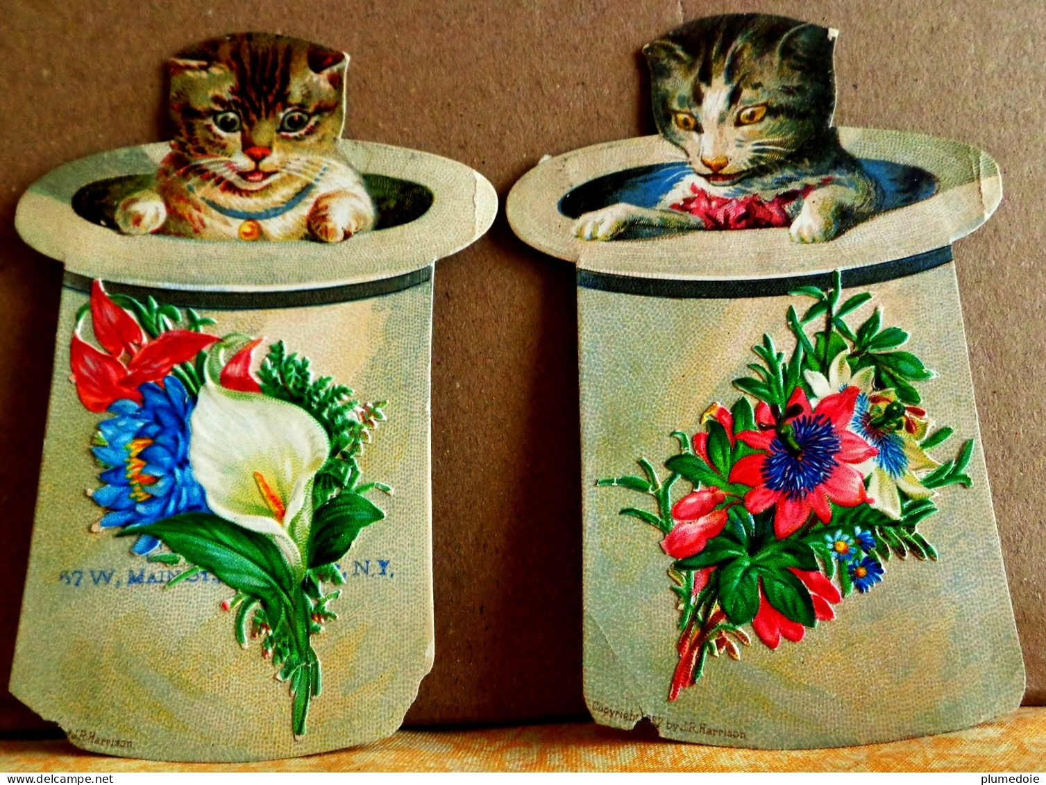 CHROMO Lot De 2 DECOUPIS XIX ° CHATS CHAPEAU , 11 Cm  SCRAPS 2 VICTORIAN DIE CUT. CAT , KITTEN In HAT , KATZE Ca 1880 - Animales