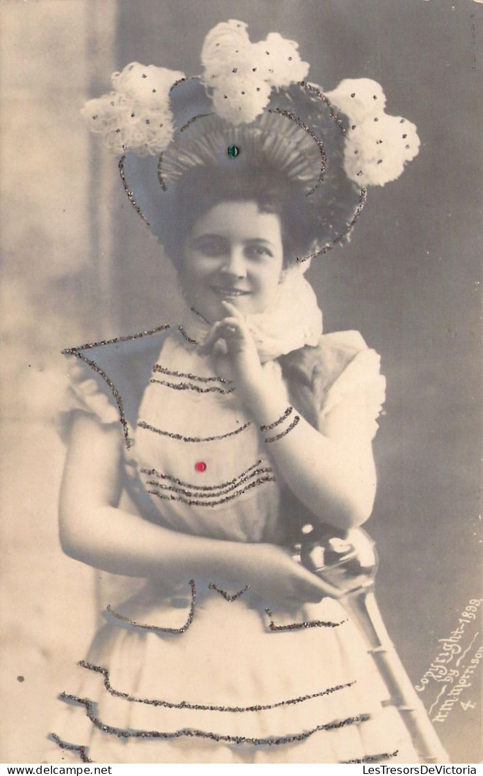 FANTAISIE - Femme En Tenue De Spectacle - Chapeau - Perles - Carte Postale Ancienne - Mujeres