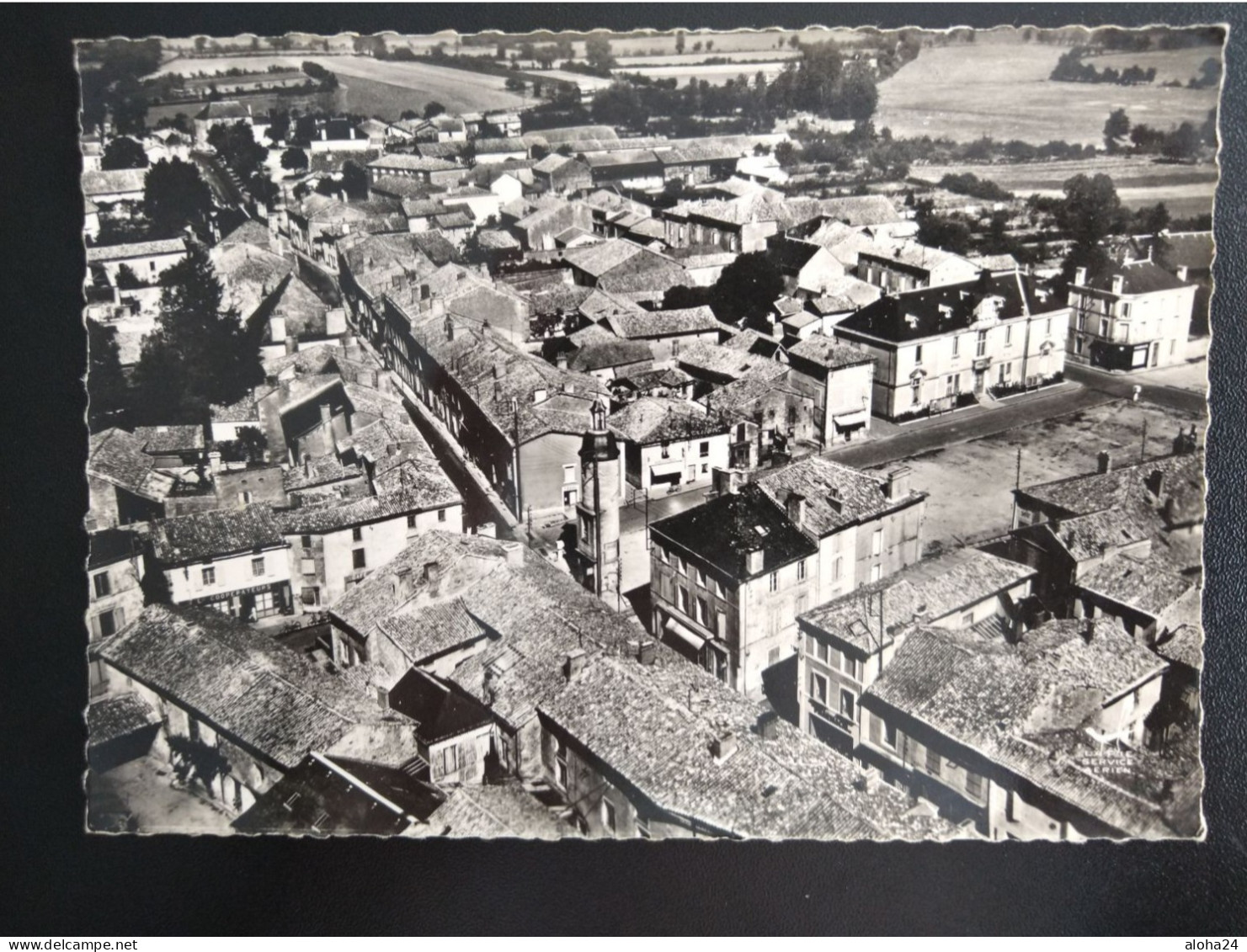 79 SAUZE VAUSSAIS LA TOUR DE L'HORLOGE ET LA PLACE - 8607 - Sauze Vaussais