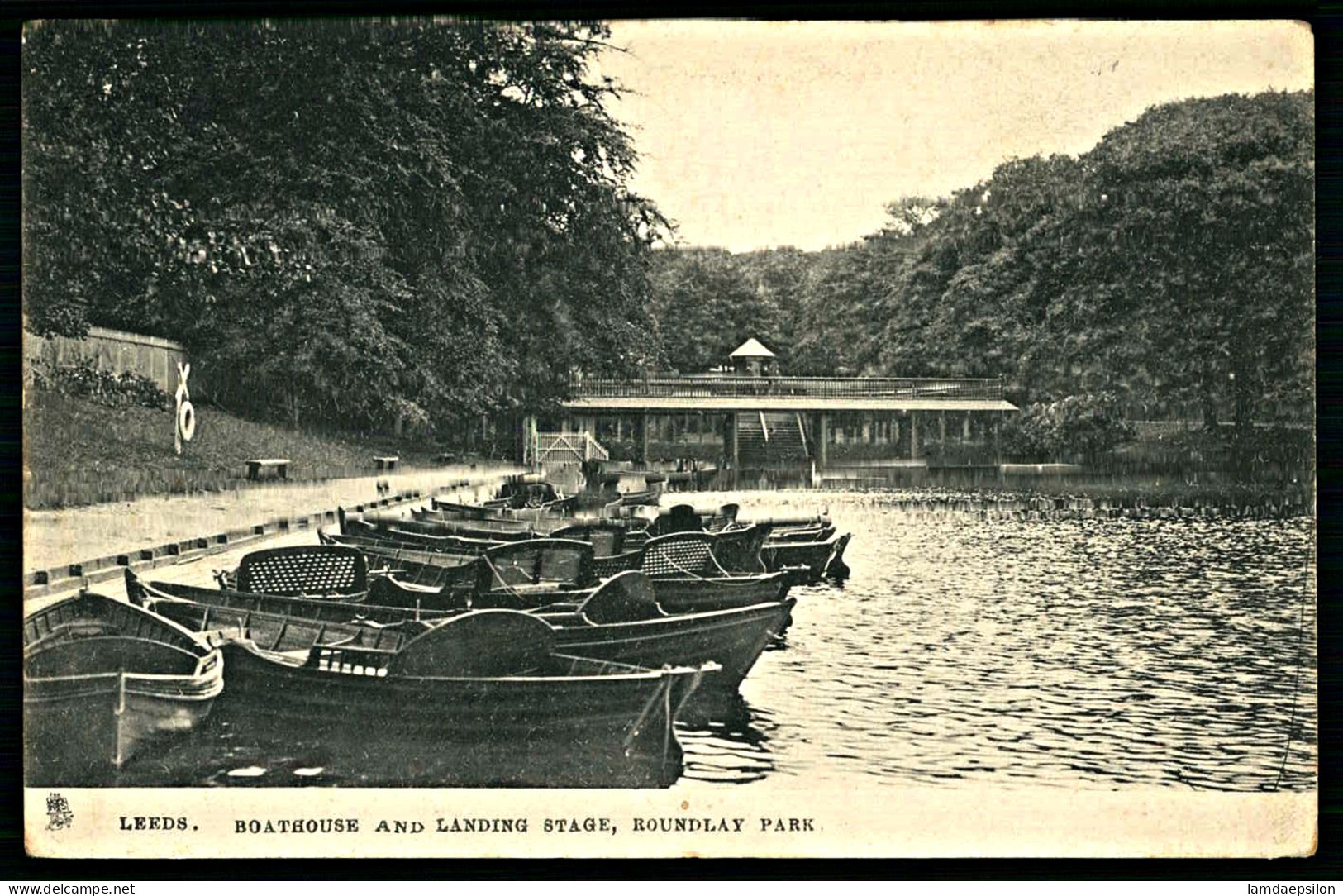 A64  ROYAUME-UNI CPA  LEEDS - BOATHOUSE AND LANDING STAGE , ROUNDLAY PARK - Sammlungen & Sammellose