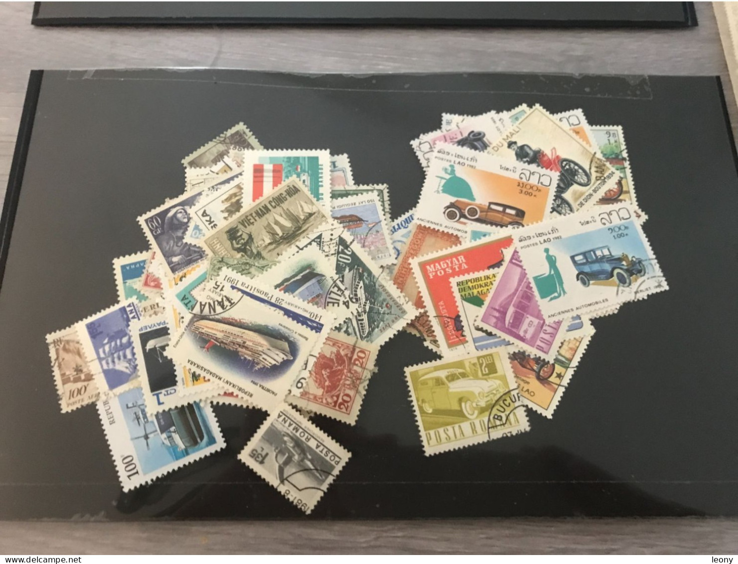 LOT  De  1000  TIMBRES   DIVERS   " ANIMAUX - FLEURS - AVIONS-VOITURES - BATEAUX - TRAINS - OISEAUX.... NEUFS -OBLITERES - Lots & Kiloware (min. 1000 Stück)