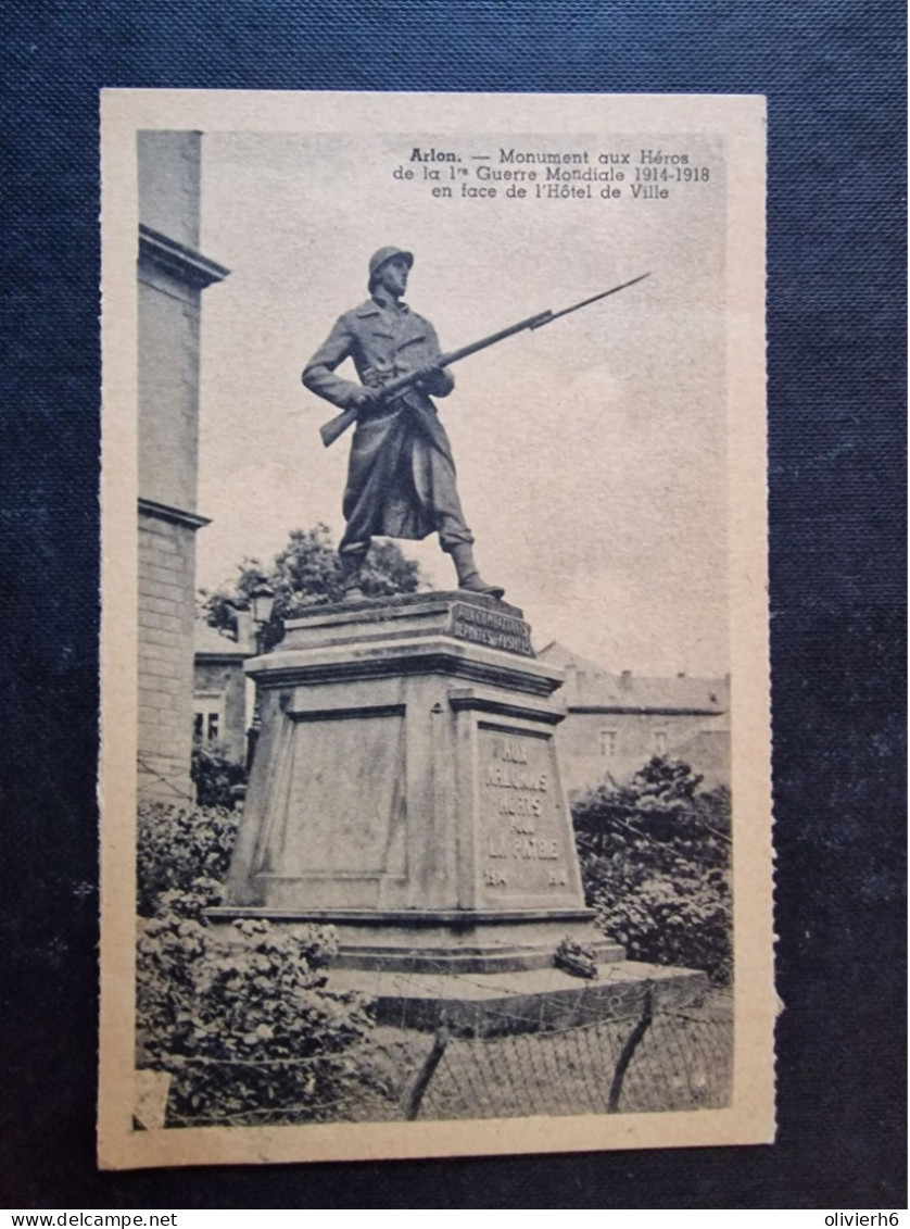 CP BELGIQUE (M2308) ARLON (2 Vues) Monument Aux Héros De La 1ère Guerre Mondiale En Face De L' Hôtel De Ville - Arlon