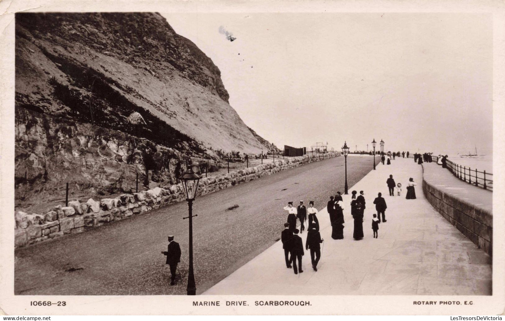 ROYAUME UNI - Rough Sea, Marine Drive - Scarborough - Carte Postale Ancienne - Scarborough