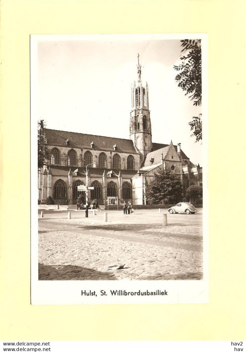 Hulst Willibrordus Basiliek, VW Kever RY43210 - Hulst