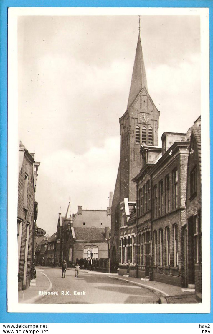 Rijssen Straat Met RK Kerk Rechts RY48515 - Rijssen