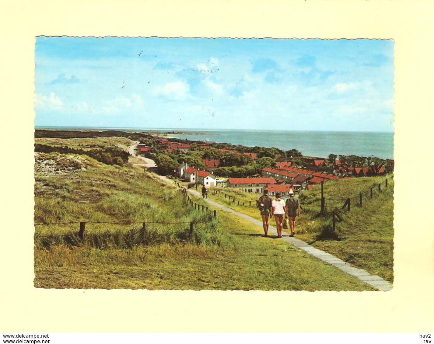 Vlieland Wandelaars In Duinen Bij Zee RY45536 - Vlieland