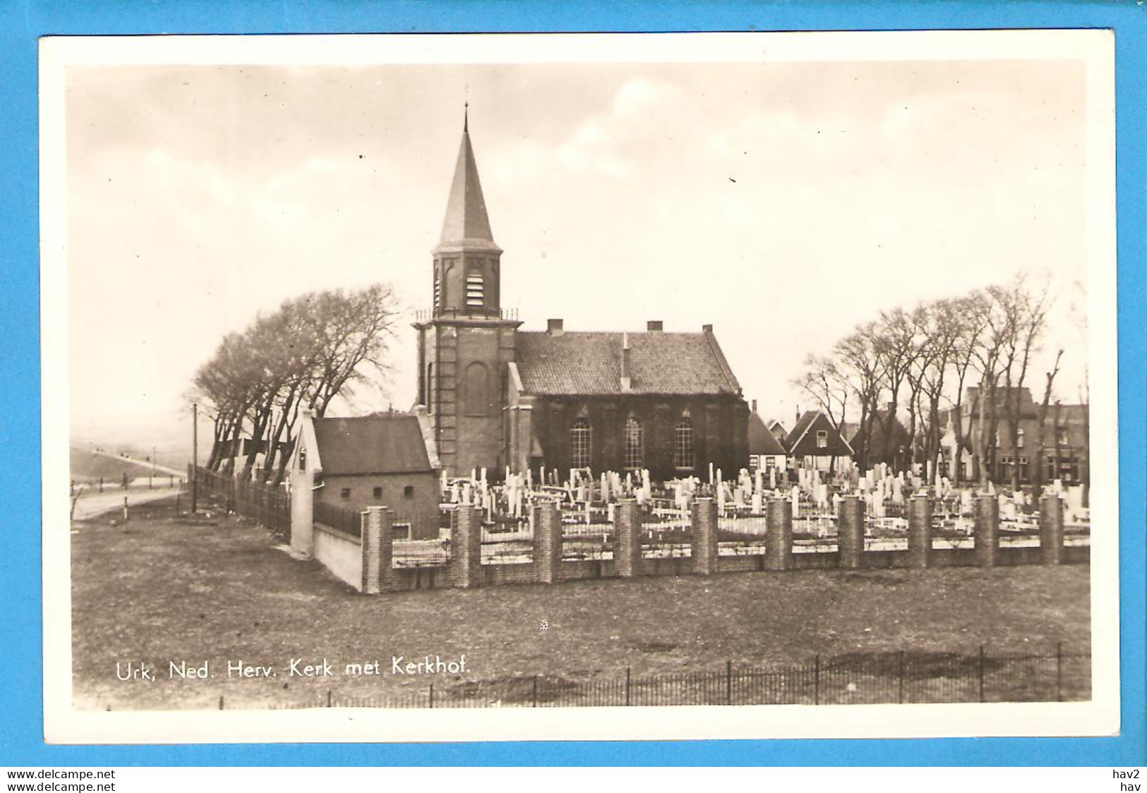 Urk NH Kerk En Kerkhof RY48167 - Urk