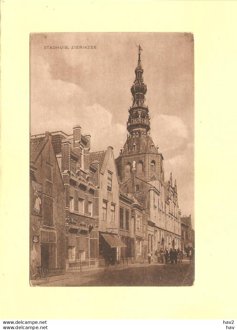 Zierikzee Straat Met Stadhuis Rechts RY42456 - Zierikzee