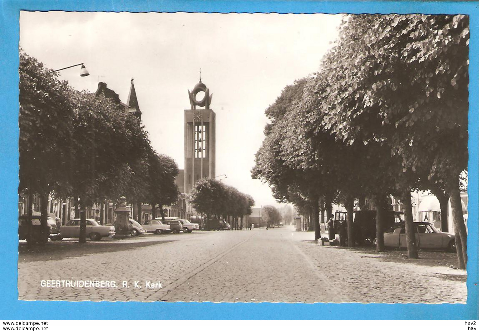 Geertruidenberg Straat Met RK Kerk RY50817 - Geertruidenberg