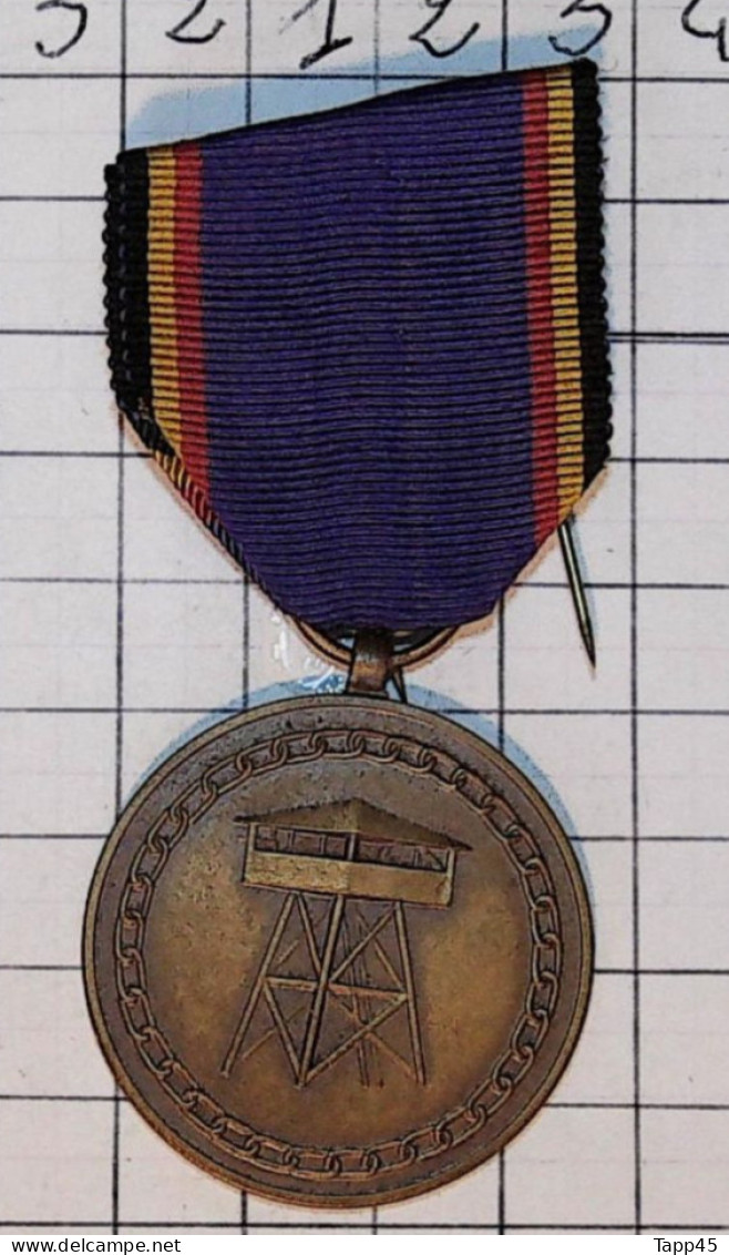 Médaille > Commémorative Des 30 Ans De Prisonniers De Guerre  > Réf:Cl Belge  Pl 2/ 3 - Belgique