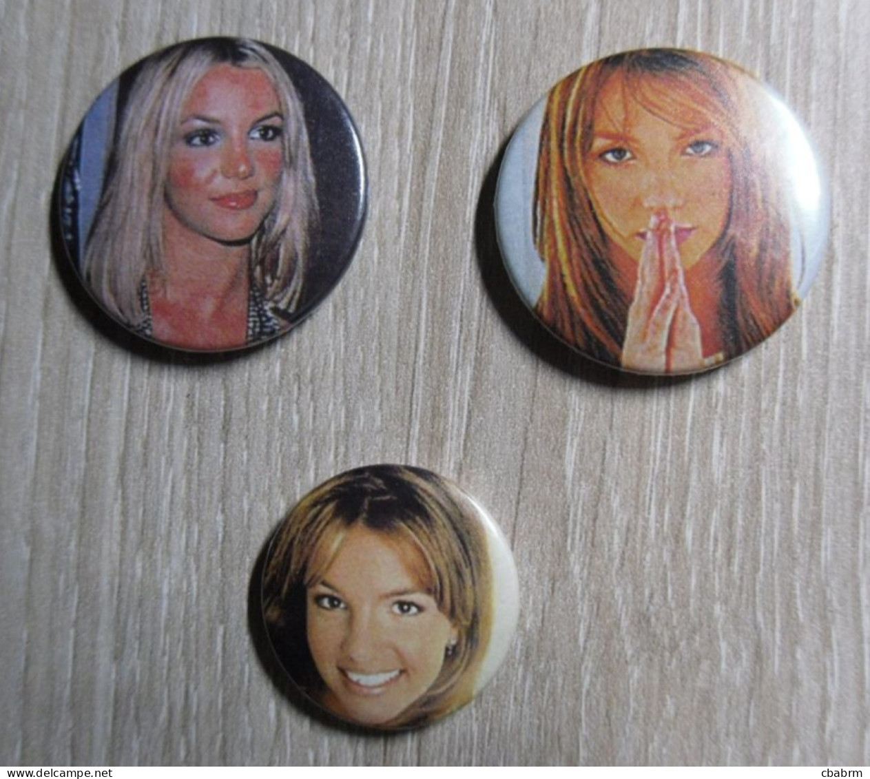 BRITNEY SPEARS LOT DE 3 BADGES - Objets Dérivés