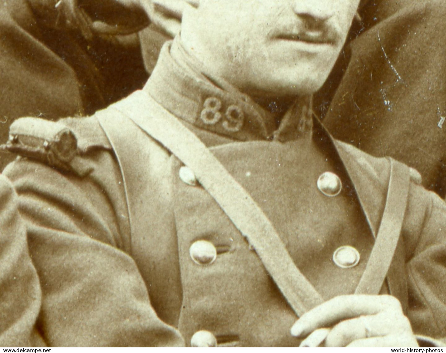 CPA Photo - Beau Portrait De Soldat Du 89e Régiment - Manoeuvres De 1908 - Uniforme Képi Equipement - Signé C. Courtois - Uniforms