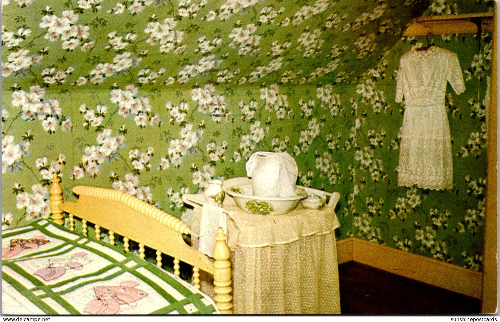 Canada Prince Edward Island Cavendish The Home OF Anne Of Green Gables Anne's Dress Hanging In The Bedroom 1961 - Other & Unclassified