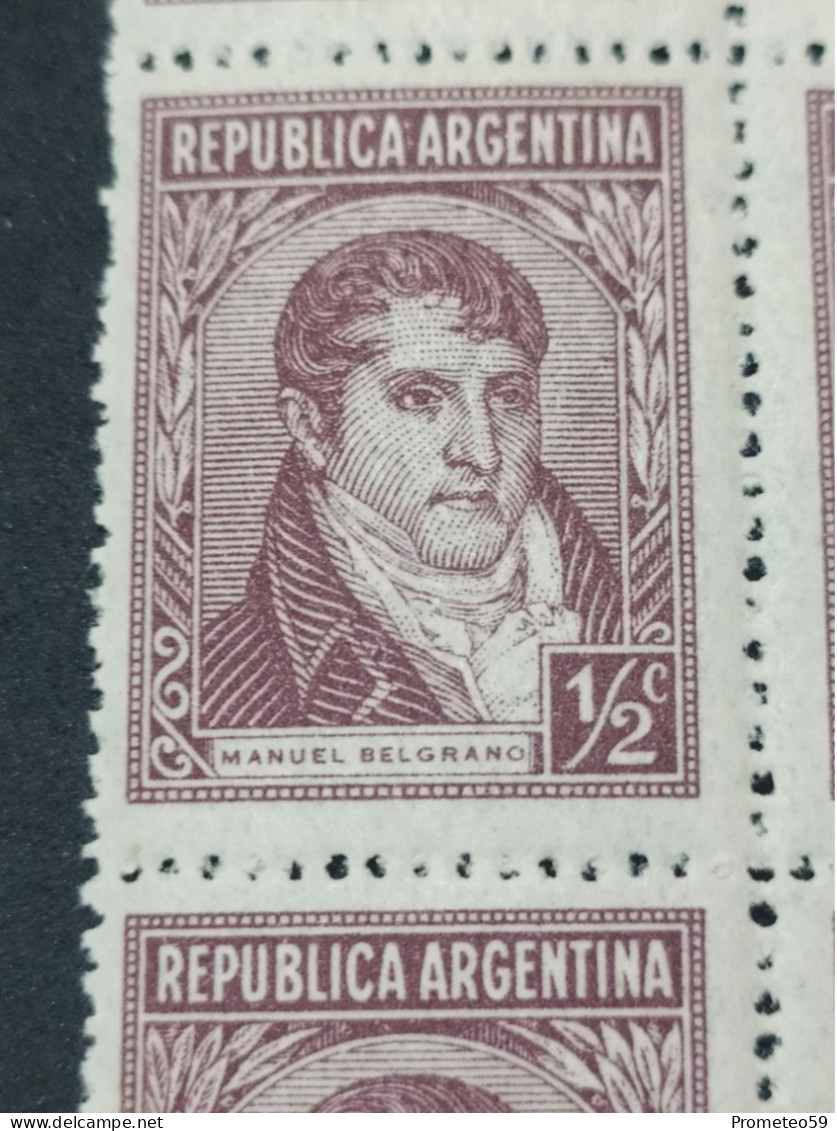 Fragmento Plancha De 10 Estampillas Argentinas Con Complemento – Valor: ½ Centavo – Año: 1935 –Serie Próceres Y Riquezas - Blokken & Velletjes