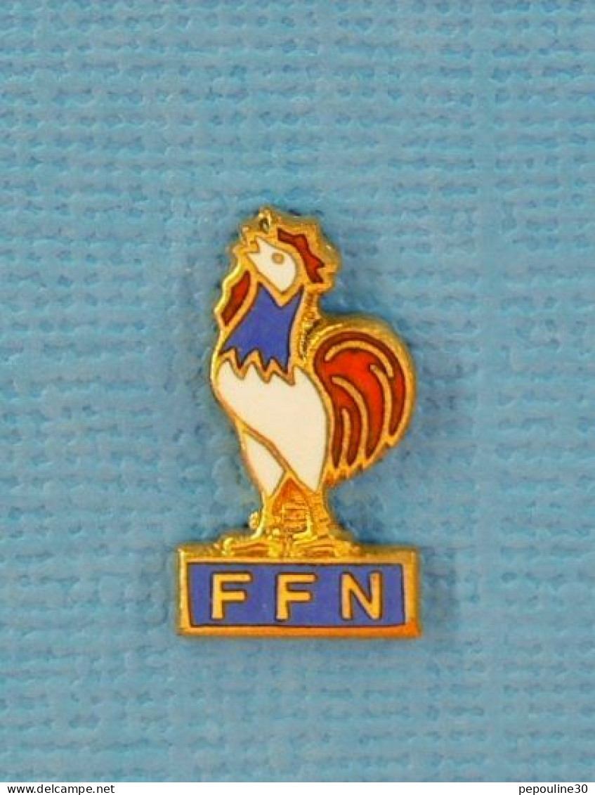 1 PIN'S //  ** F.F.N. / FÉDÉRATION FRANÇAISE DE NATATION ** - Swimming