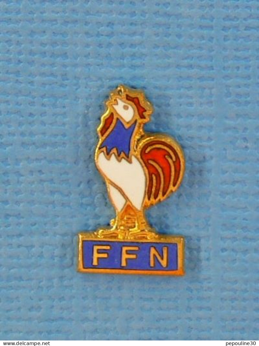 1 PIN'S //  ** F.F.N. / FÉDÉRATION FRANÇAISE DE NATATION ** - Nuoto