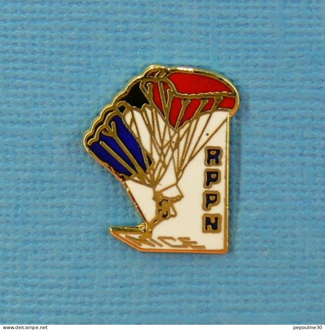 1 PIN'S //  ** RPPN / PARACHUTISME NICE ** - Parachutting