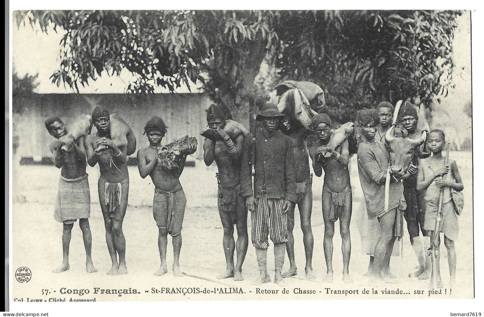 Congo Francais -  Saint Francois De L'alima  - Retour De Chasse  -  Transport De La Viande.... Sur Pied - Congo Français