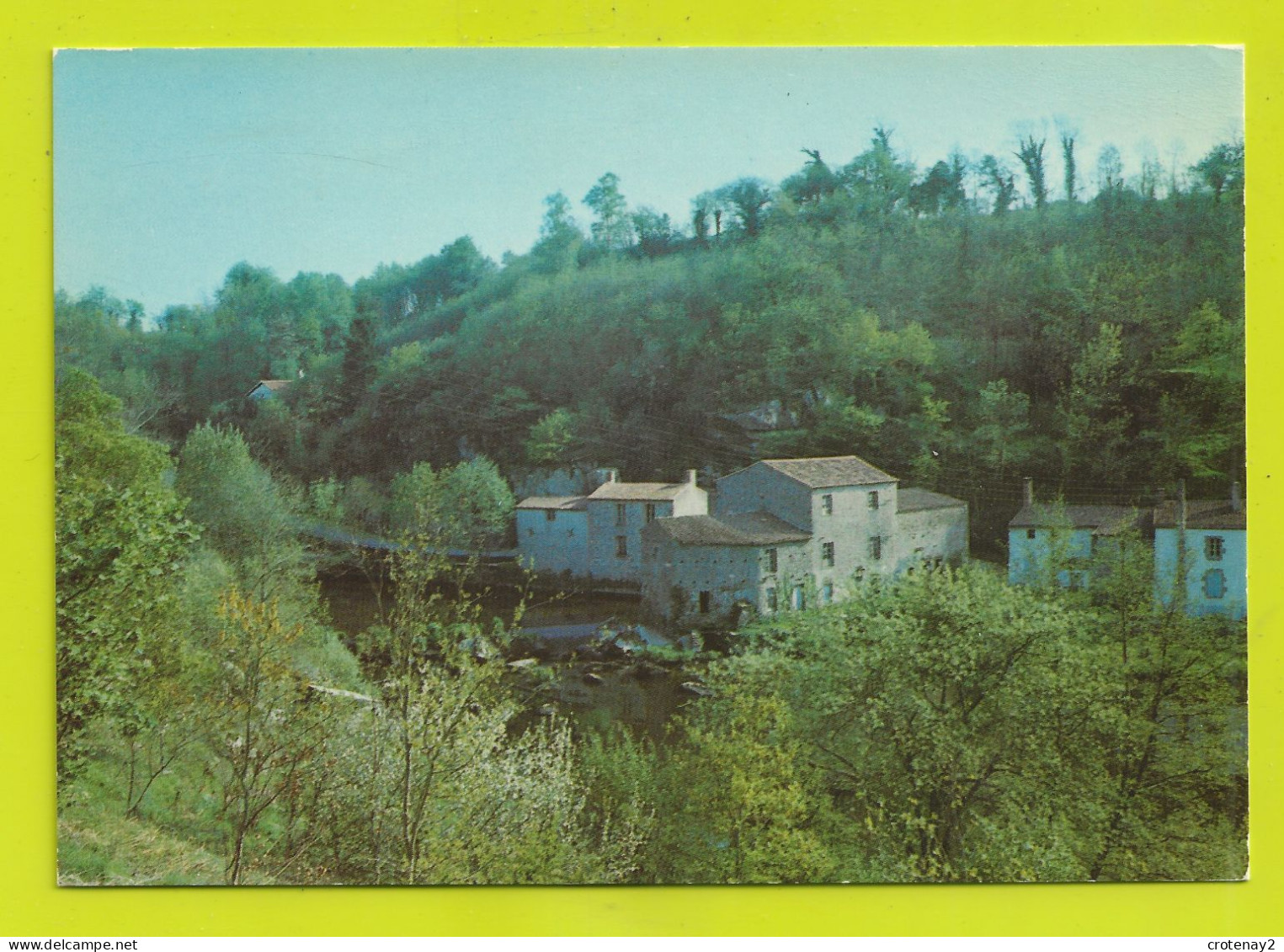 44 BOUSSAY N°1 Le Moulin Et La Chaussée De Bapaume - Boussay