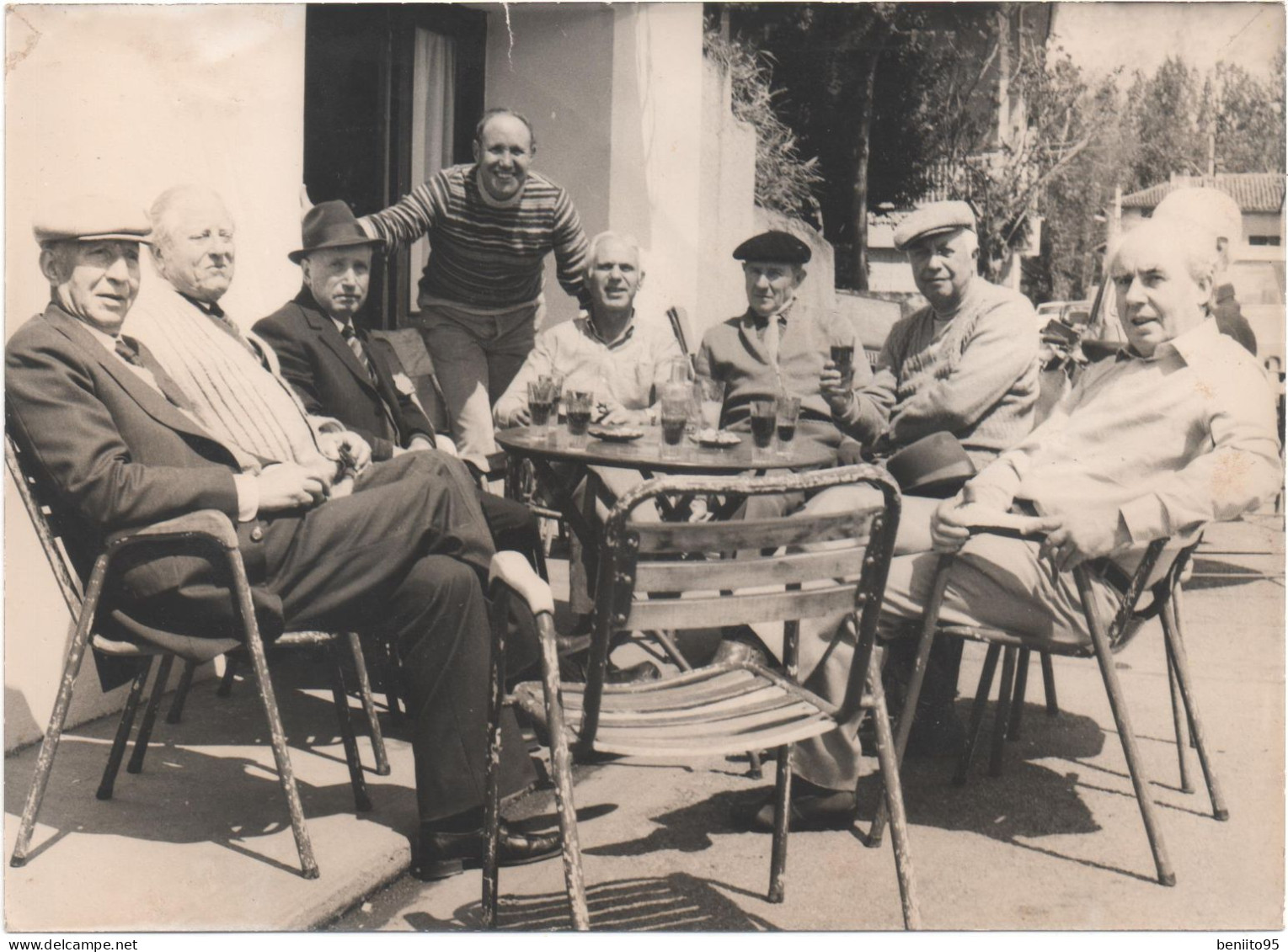 PHOTO De LABARTHE-INARD - Groupe D'Anciens à La Terrasse D'un Café En 1982. - Pibrac