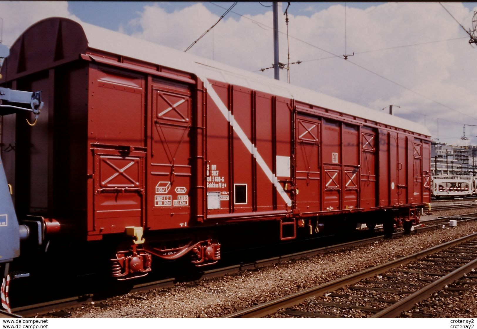 Photo Diapo Diapositive Slide Train Wagon Couvert à Bogies SNCF Le 12/09/1998 VOIR ZOOM - Diapositives