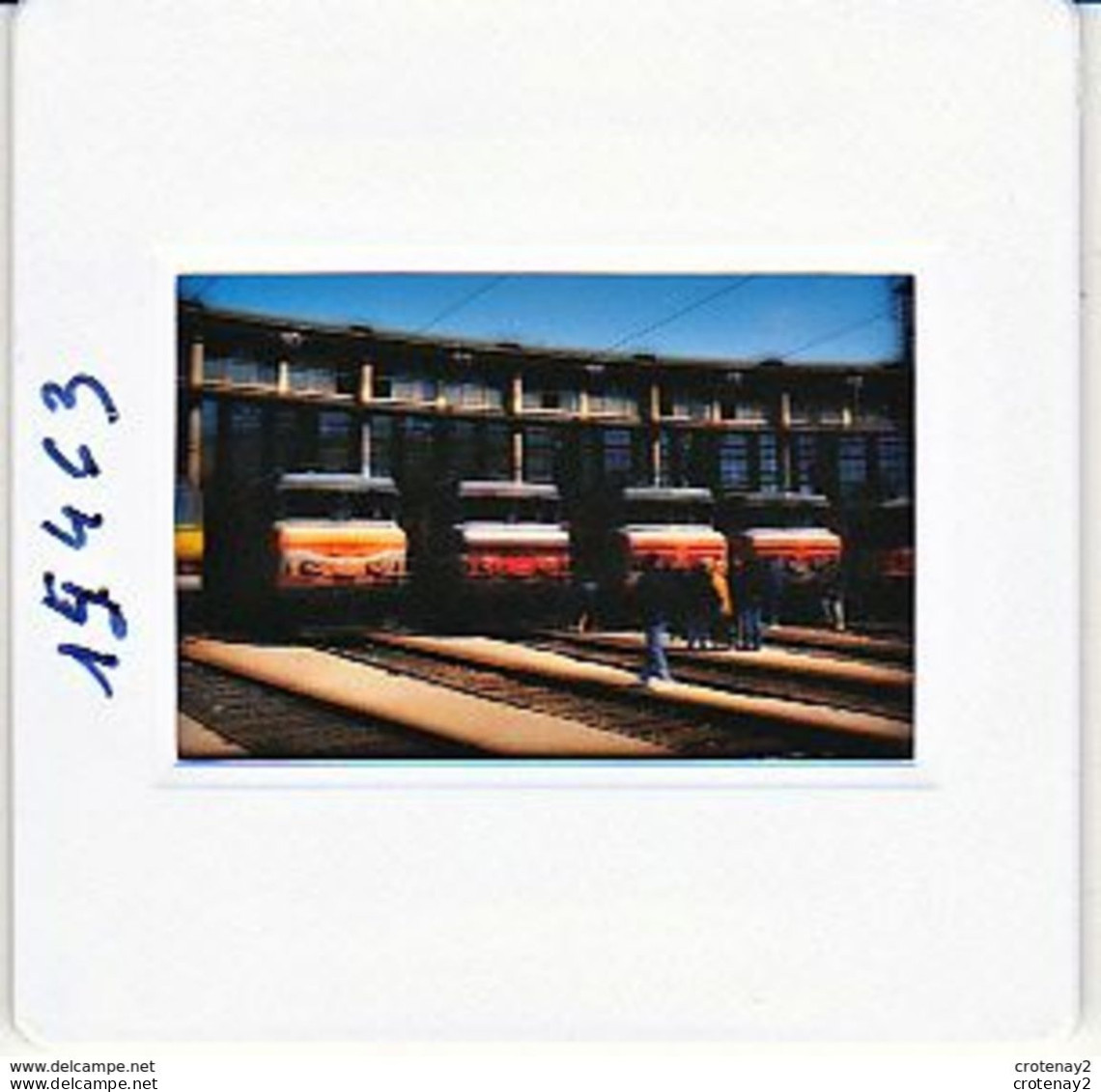 Photo Diapo Diapositive Slide Train Wagon Locomotives Electriques SNCF Rotonde VSG Le 3/10/1998 VOIR ZOOM - Diapositives