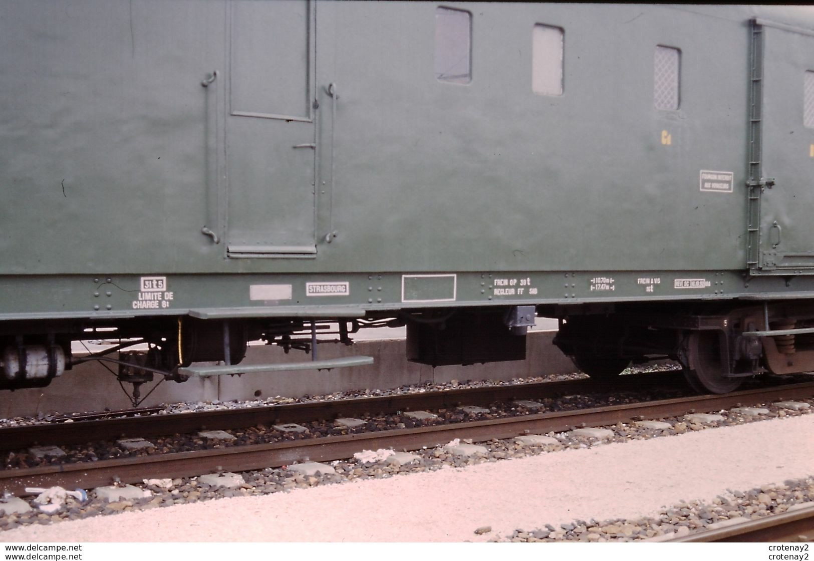 Photo Diapo Diapositive Slide Train Wagon Voiture Fourgon à Bagages SNCF Le 3/10/1998 VOIR ZOOM - Diapositives