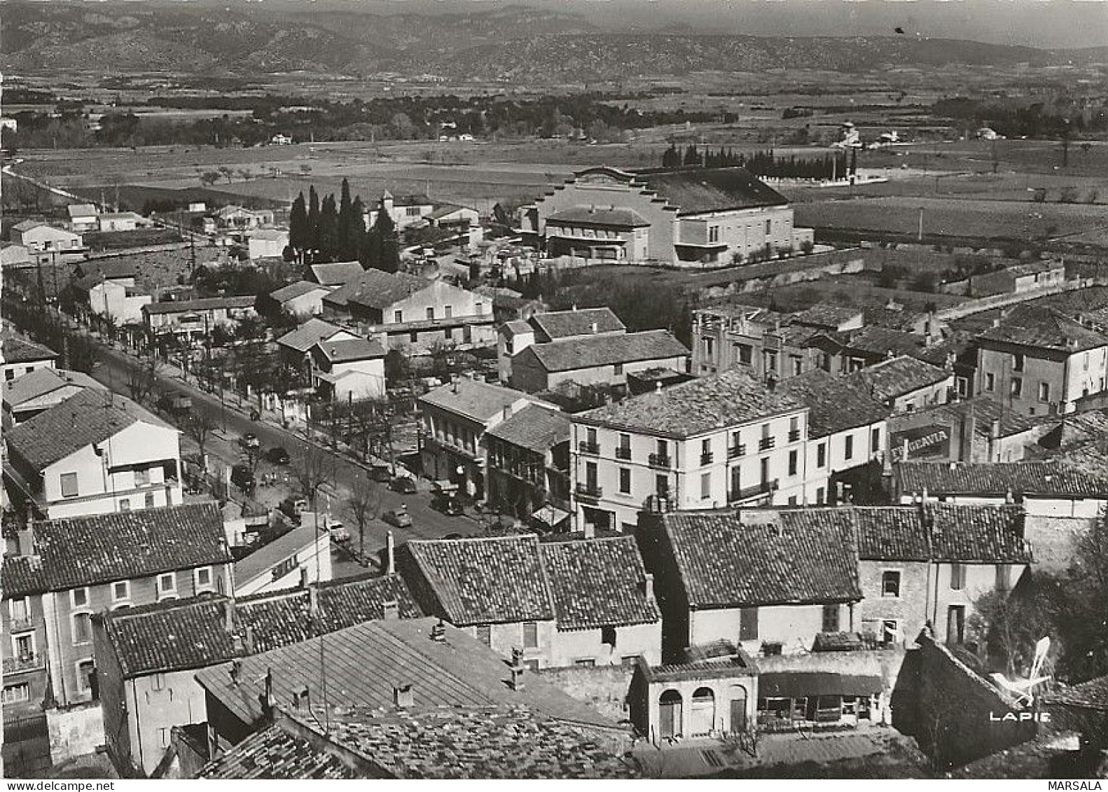 CPSM Gignac  Avenue Du Maréchal Foch Et Coopérative " La Grappe Vermeille" - Gignac