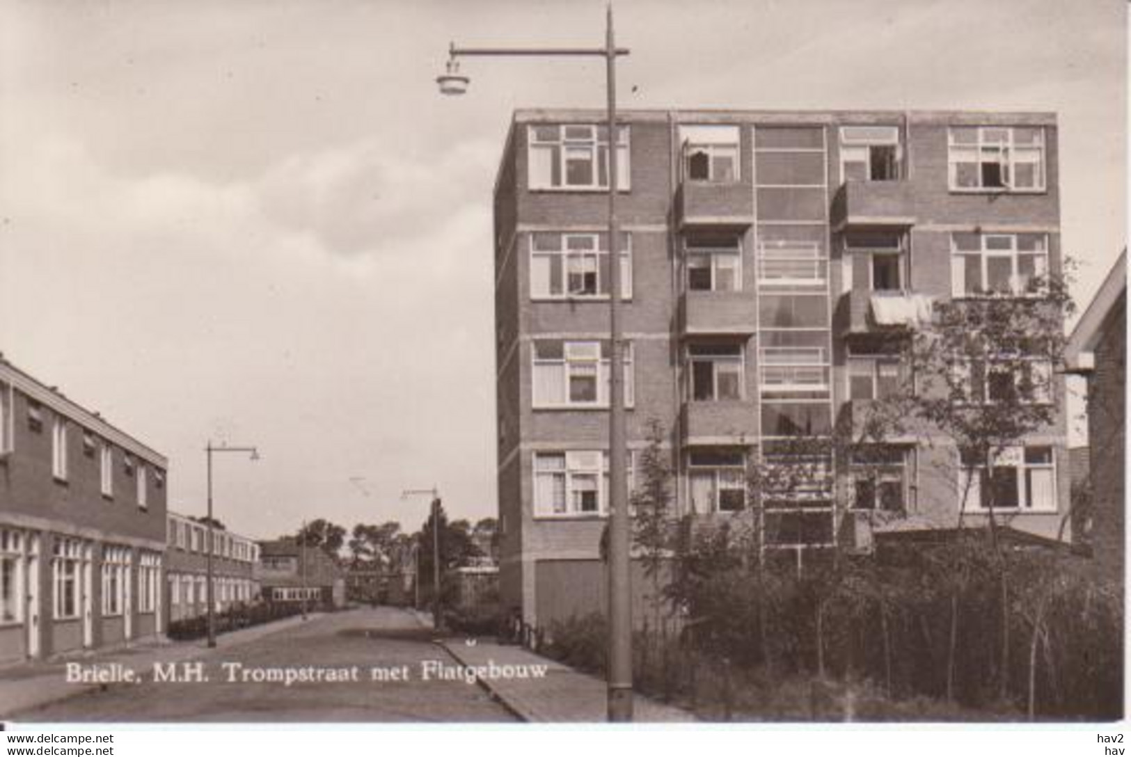 Brielle Trompstraat Met Flatgebouw  RY 8424 - Brielle