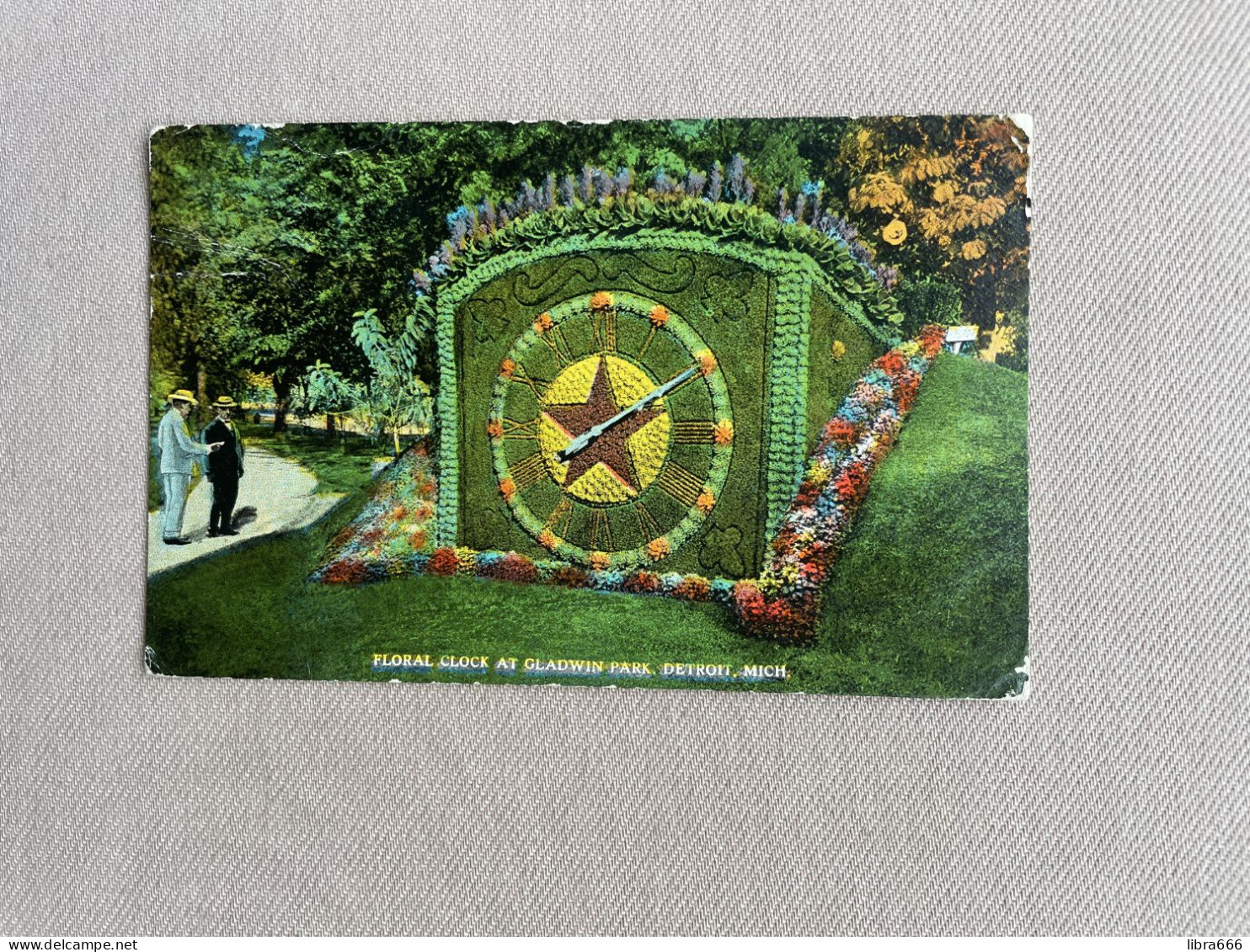 Floral Clock At Gladwin Park, Detroit, Mich. / C.T. Photocrom, Chicago A-69533 / 1921 - Detroit