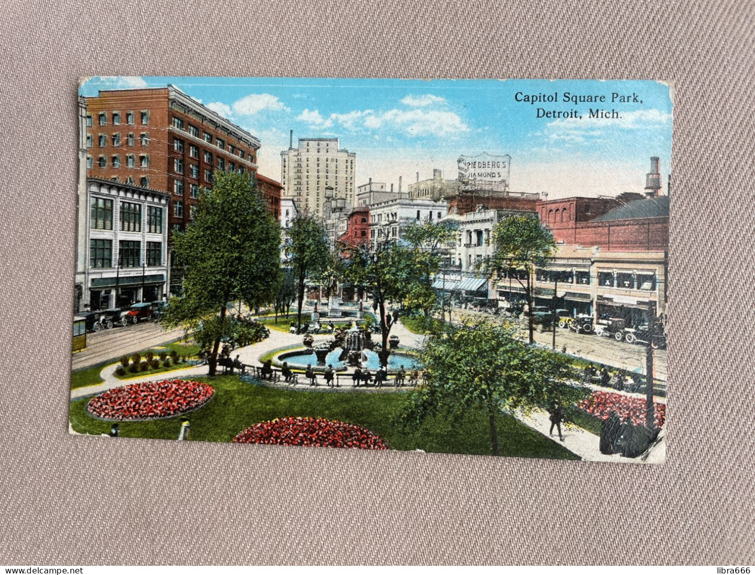 Capitol Square Park, Detroit, Mich. / C.T. Photocrom, Chicago R 79098 / 1921 - Detroit