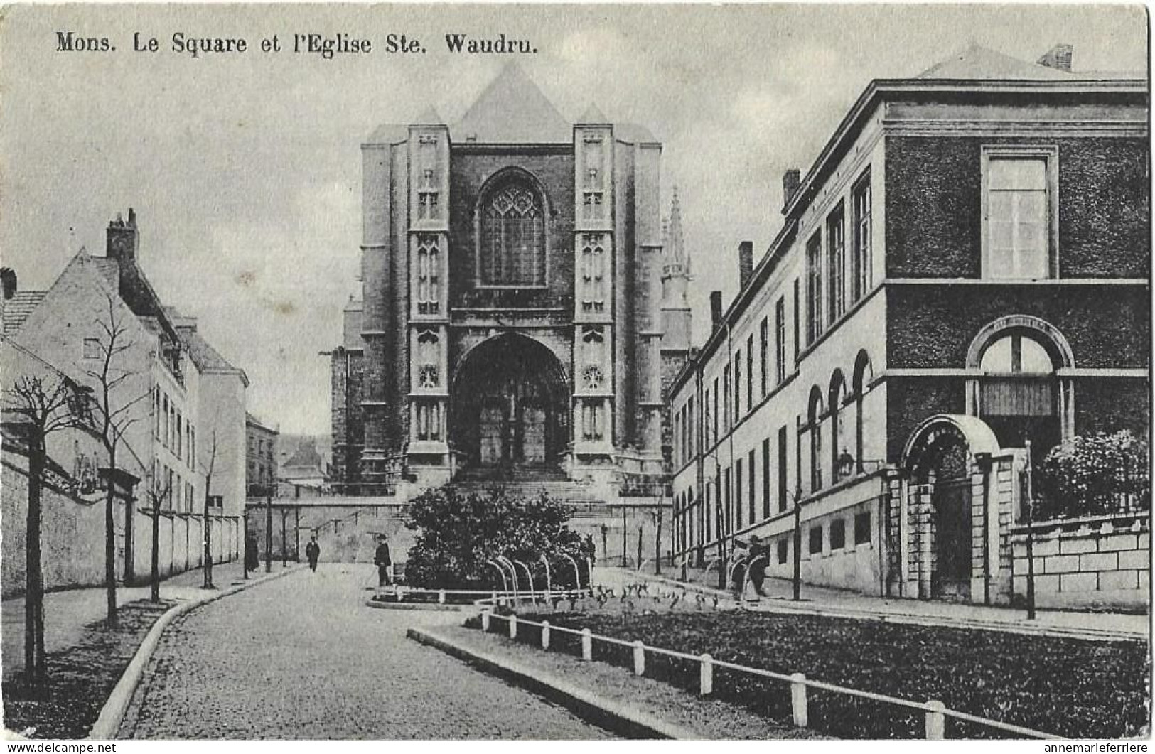 Mons Le Square Et L'Eglise Ste.Waudru - Mons