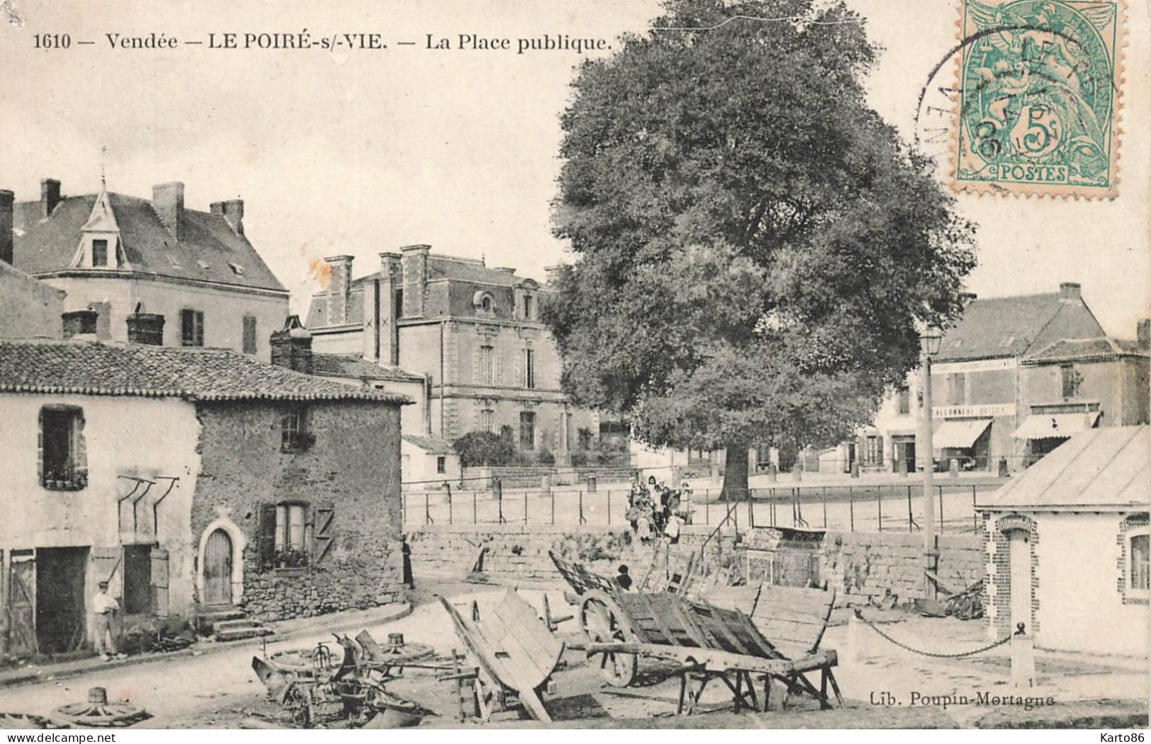 Le Poiré Sur Vie * 1906 * La Place Publique * Charron Machines Agricoles ? * Villageois - Poiré-sur-Vie