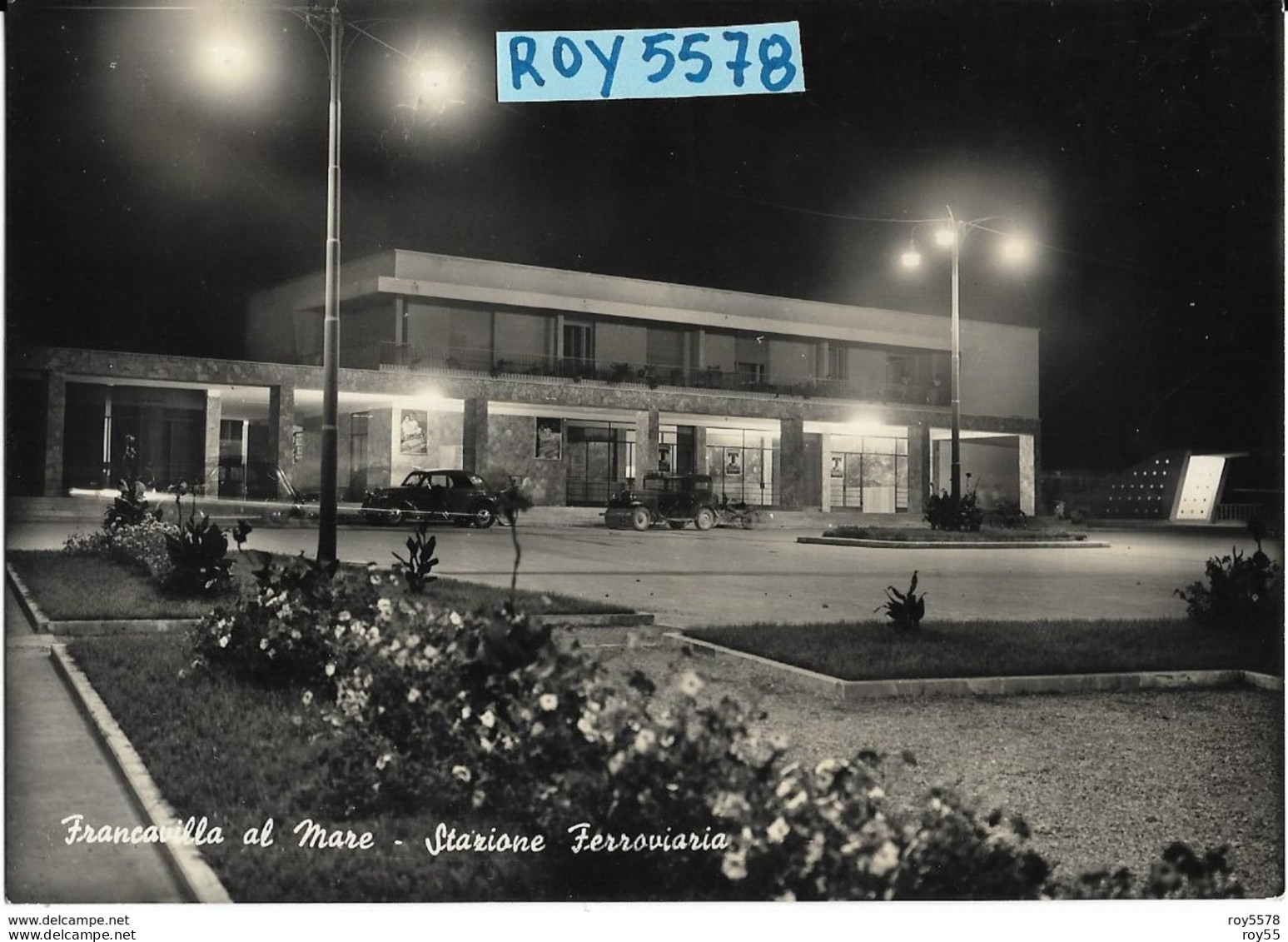 Abruzzo-chieti-francavilla Al Mare Stazione Ferroviaria Veduta Nottura Esterna Vecchie Auto In Sosta Anni 40/50 - Autres & Non Classés