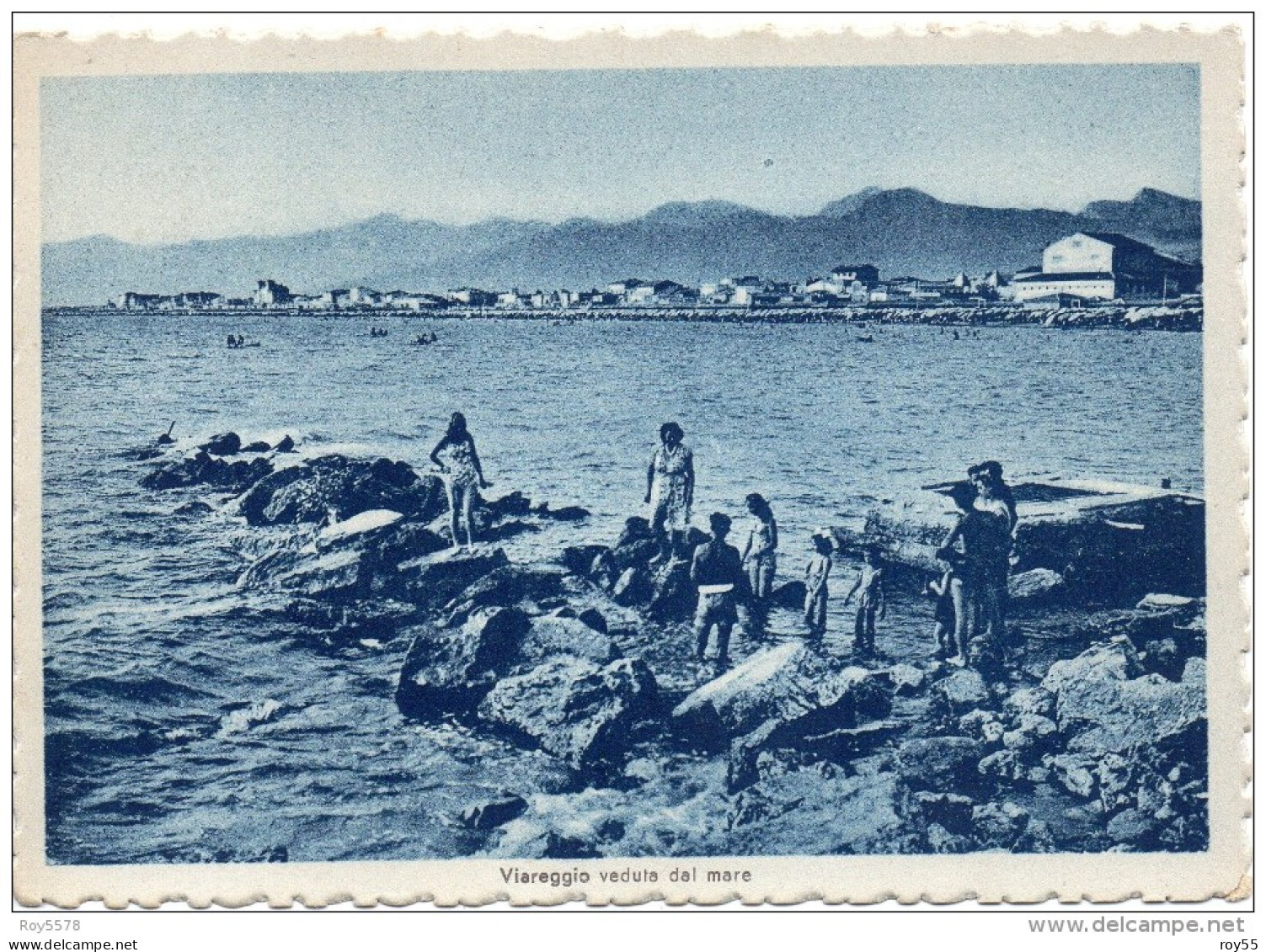 Toscana-viareggio Veduta Dal Mare Bagnanti Sugli Scogli Animata Panorama - Viareggio