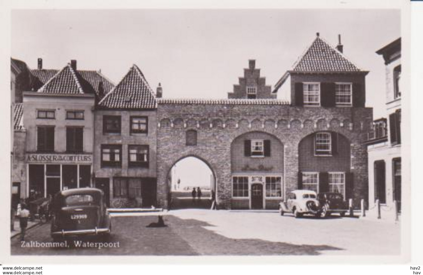 Zaltbommel Waterpoort Oude Auto RY 2679 - Zaltbommel