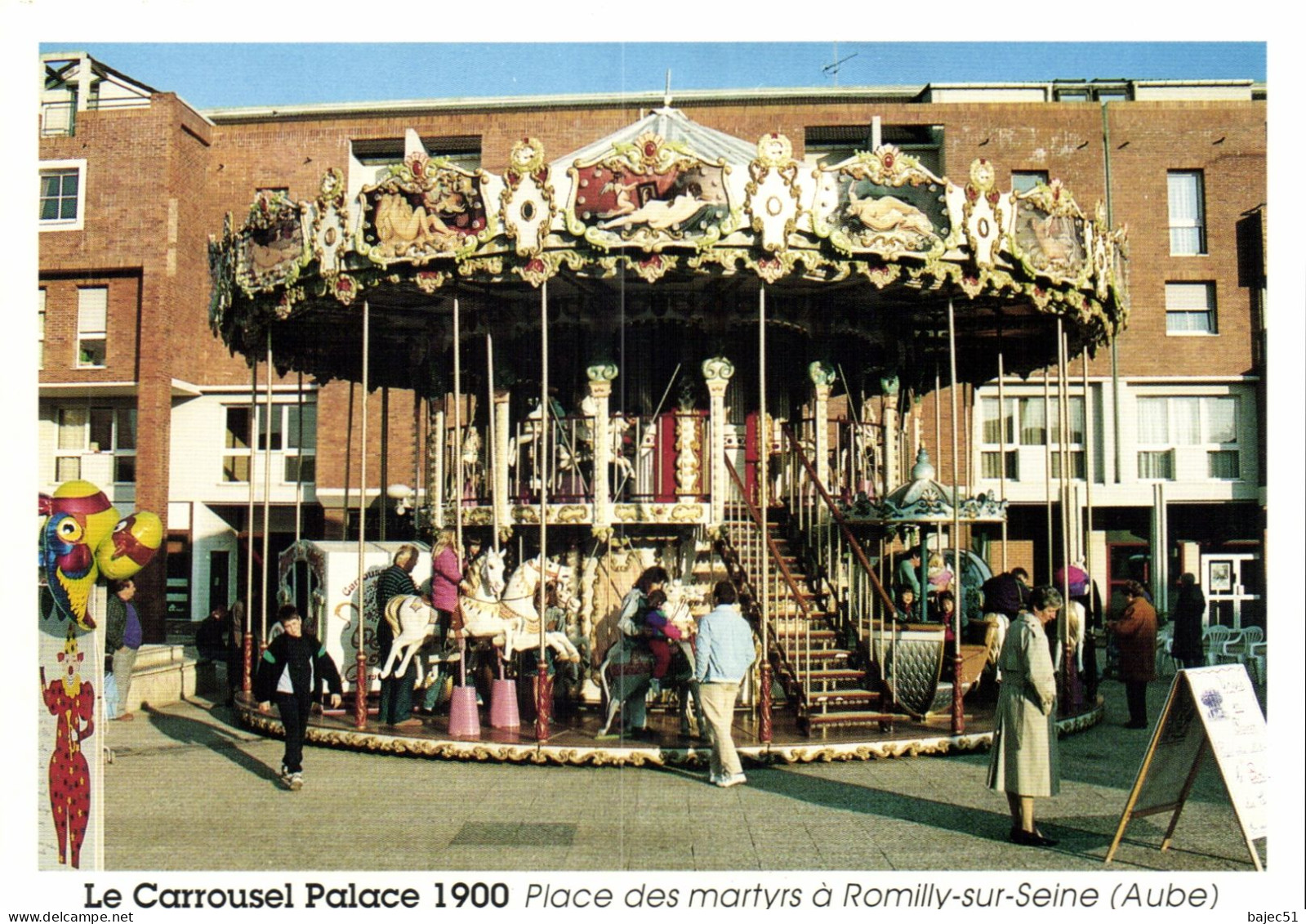 Romilly Sur Seine - Le Carrousel Palace - Place Des Martyrs "manège" - Romilly-sur-Seine