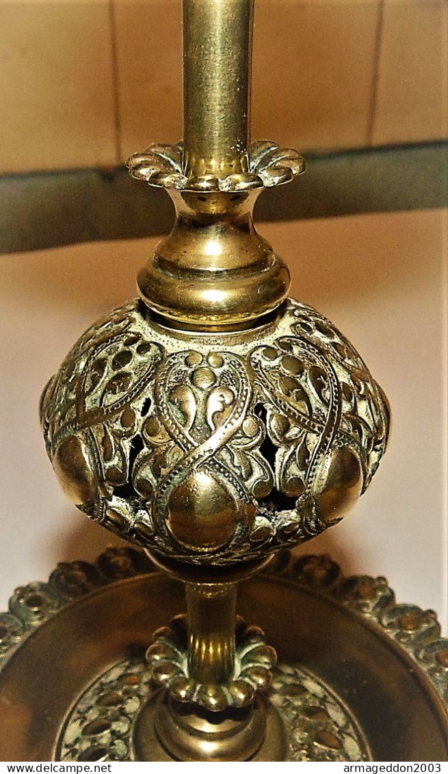 ANCIEN JOLI BOUGEOIR EN BRONZE TOUT CISELE TBE PROPRE - Chandeliers, Candelabras & Candleholders