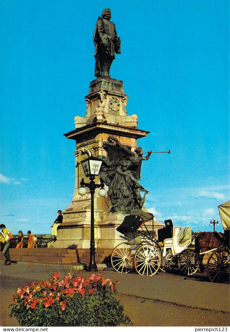 Québec - Monument De Samuel De Champlain (fondateur Du Québec) En Face Du Château Frontenac - Québec - Château Frontenac