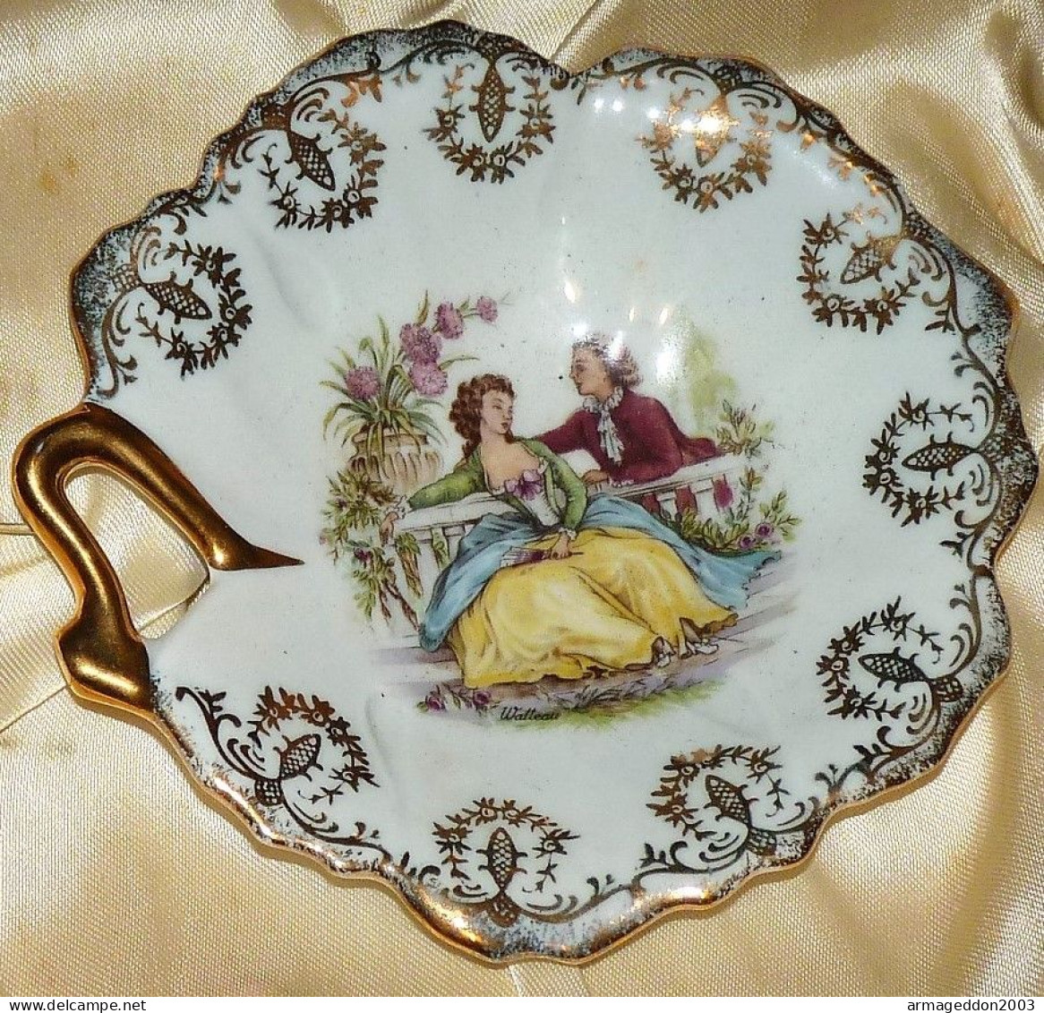 BEURRIER ANCIEN EN PORCELAINE DE LIMOGES ( Château ) DECOR LES AMOUREUX TBE - Limoges (FRA)