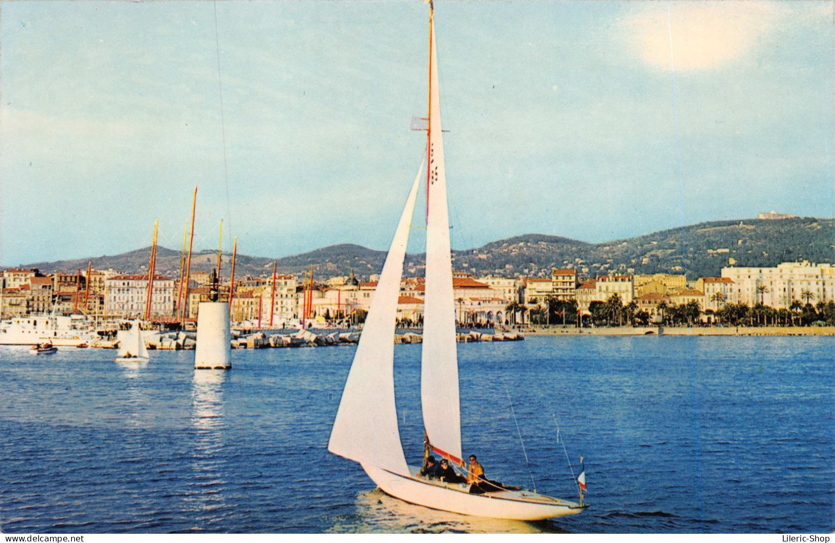 Sport # Voile # CANNES (06) Régates Devant La Croisette  - 18' Dinghy - Cpsm PF 1968 - Sailing