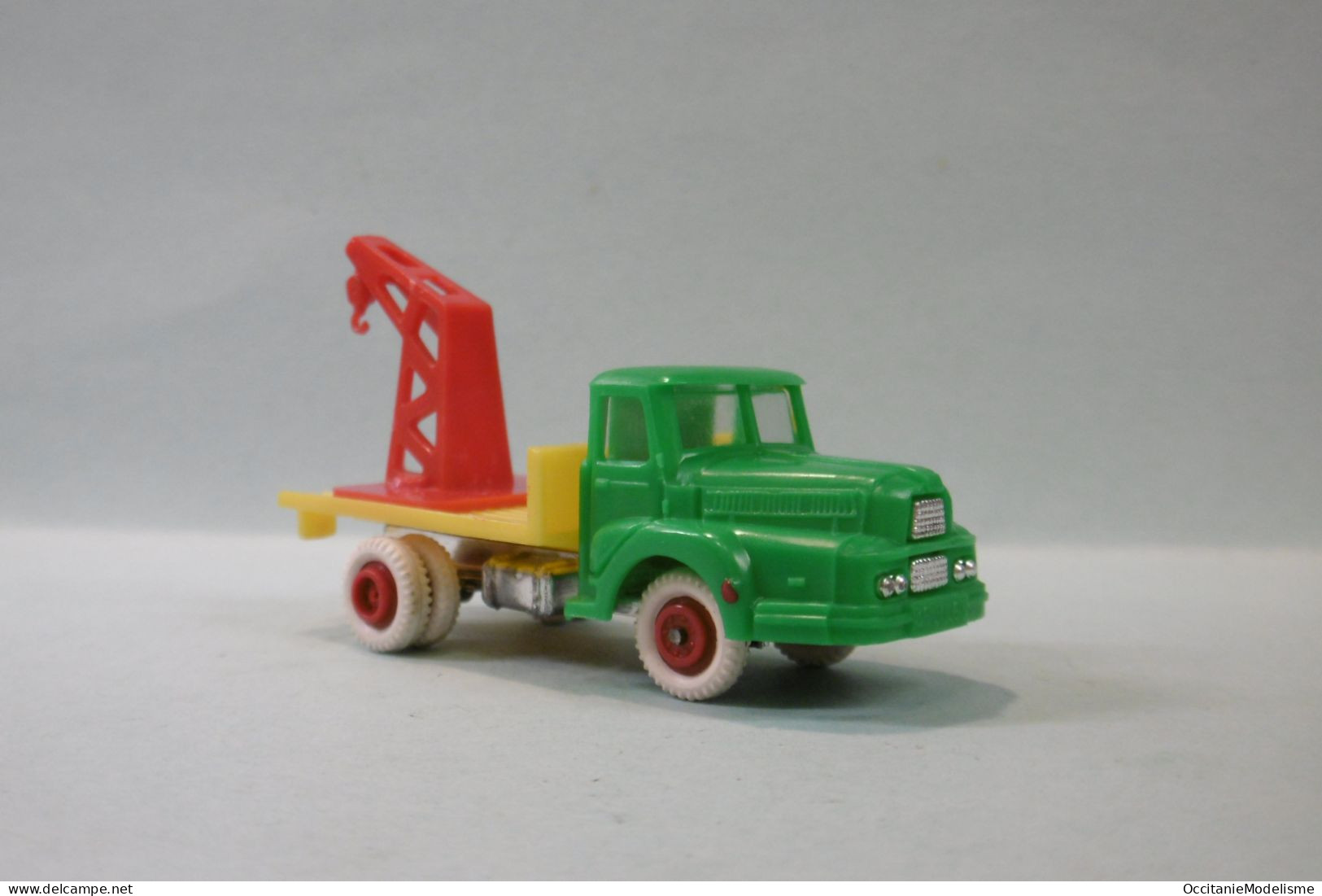 Clé - Camion UNIC IZOARD Grue Dépanneuse Vert HO 1/87 1/90 - Road Vehicles